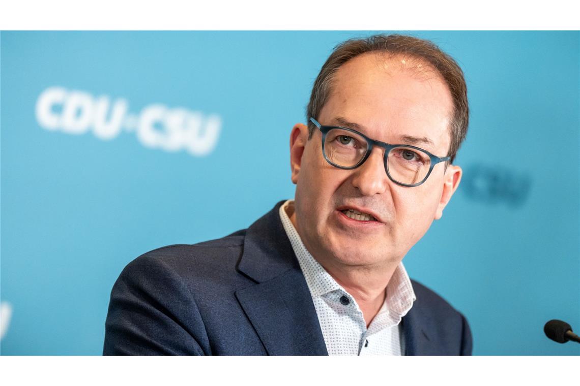 Dobrindt will sofort verschärfte Grenzkontrollen anordnen Der künfigte Bundesinnenminister Alexander Dobrindt will verstärkte Zurückweisungen von Migranten und stärkere Grenzkontrollen.
