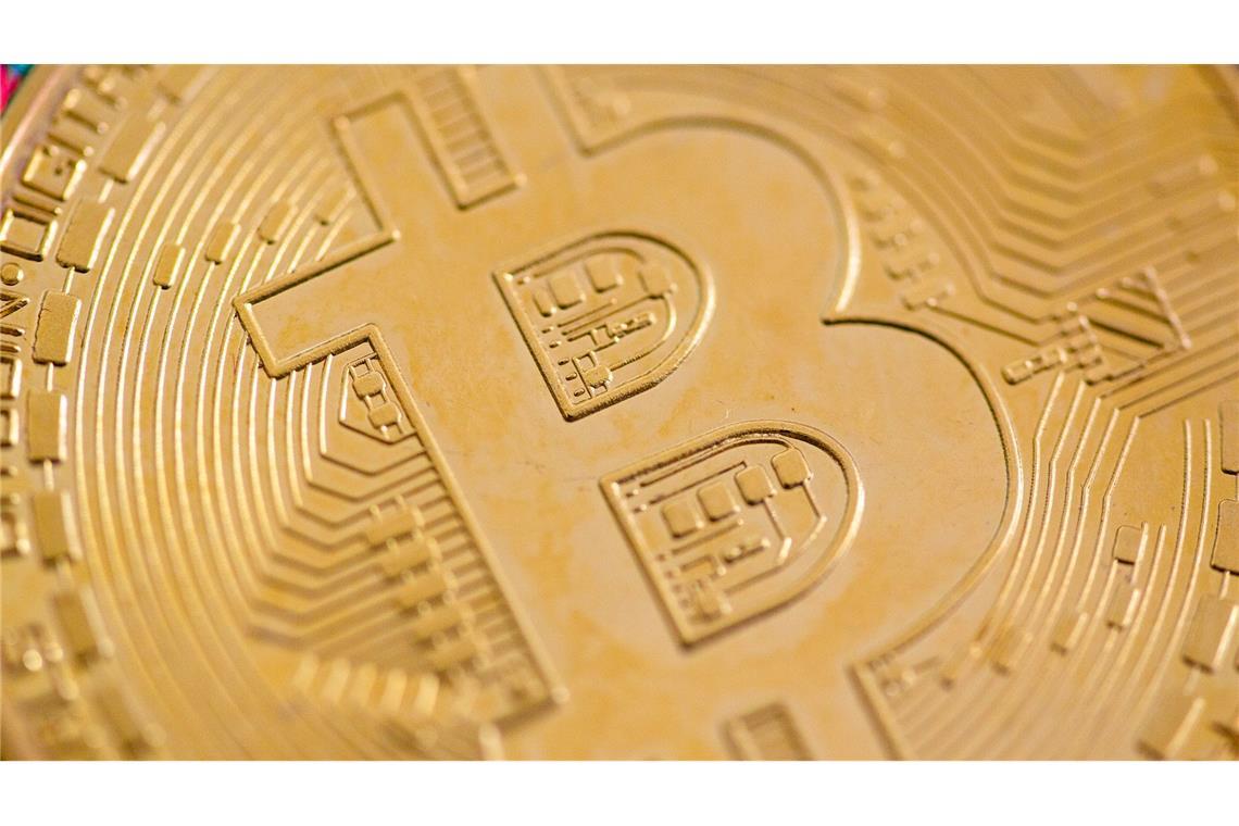 Der Kurs des Bitcoin ist unter 67.000 US-Dollar gefallen.