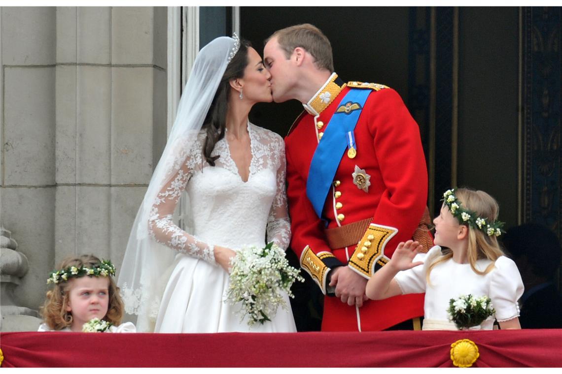 Der Kuss des frischvermählten Paares, Prinzessin Catherine und Prinz William, auf dem Balkon des Buckingham-Palasts in London am 29. April 2011 nach ihrer Trauung.