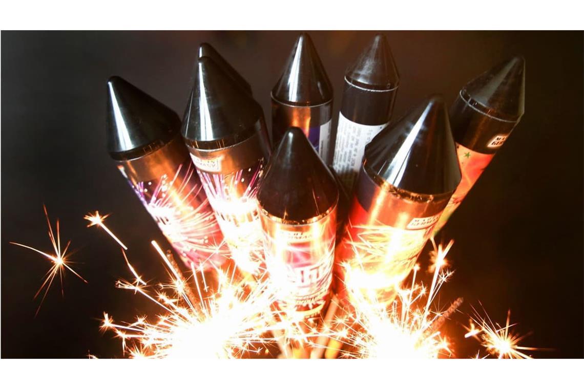 Der Ladendieb soll Feuerwerk gezündet haben. (Symbolbild)