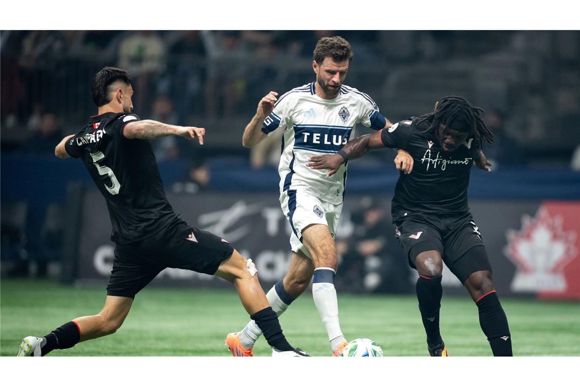 Kanadischer Meister: Titel-Rekord und 300. Tor für Müller Der langjährige Bayern-Profi Thomas Müller (M) erzielte gegen den Vancouver FC selbst einen Treffer.