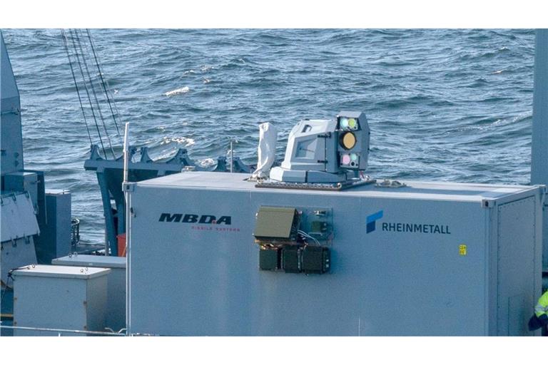 Der Laserdemonstrator von Rheinmetall und MBDA auf einem deutschen Marineschiff. Inzwischen ist er an Land gebracht worden.