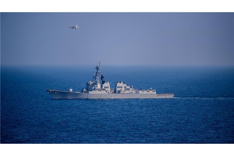 Der Lenkwaffenzerstörer USS Mason gehört zu den Kriegsschiffen, die vom Iran nach US-Darstellung in der Straße von Hormus angegriffen wurden. (Archivbild)