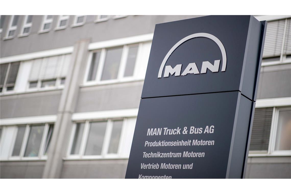 Der Lkw- und Bushersteller MAN meldet einen riesigen Auftrag der Bahn.