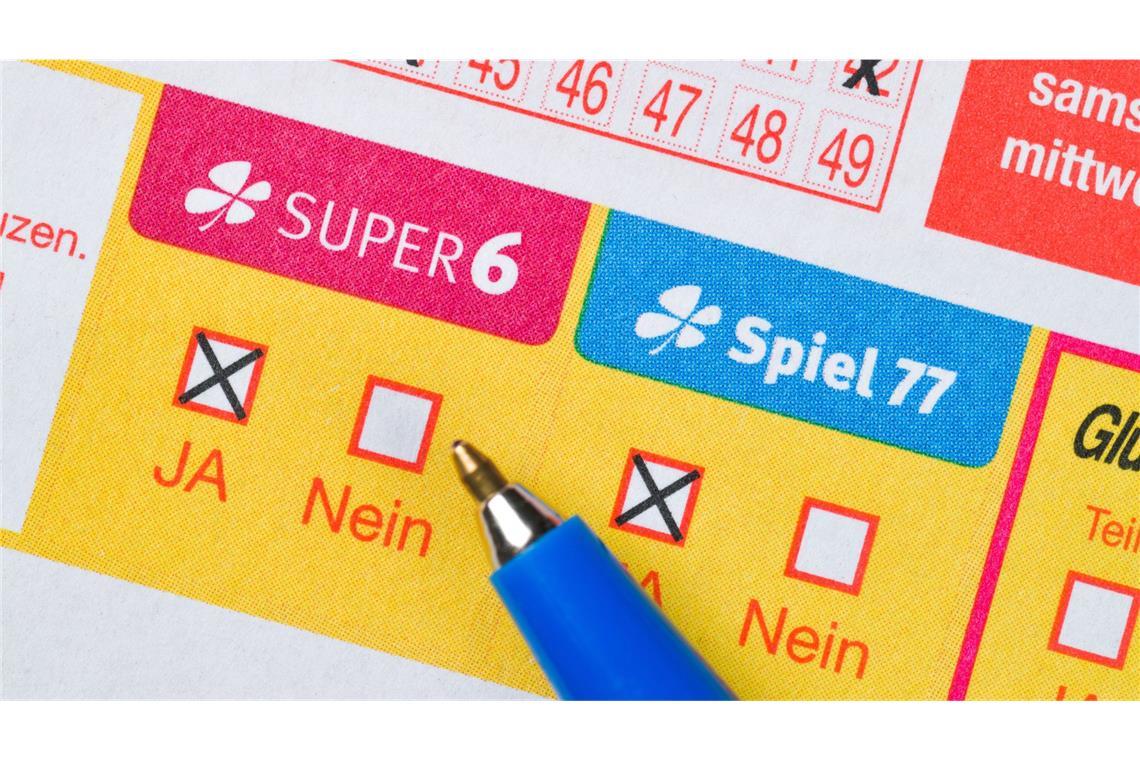 Fast vier Millionen Euro - Jackpot in Baden-Württemberg geknackt Der Lottogewinn aus dem Spiel 77 geht nach Baden-Württemberg.