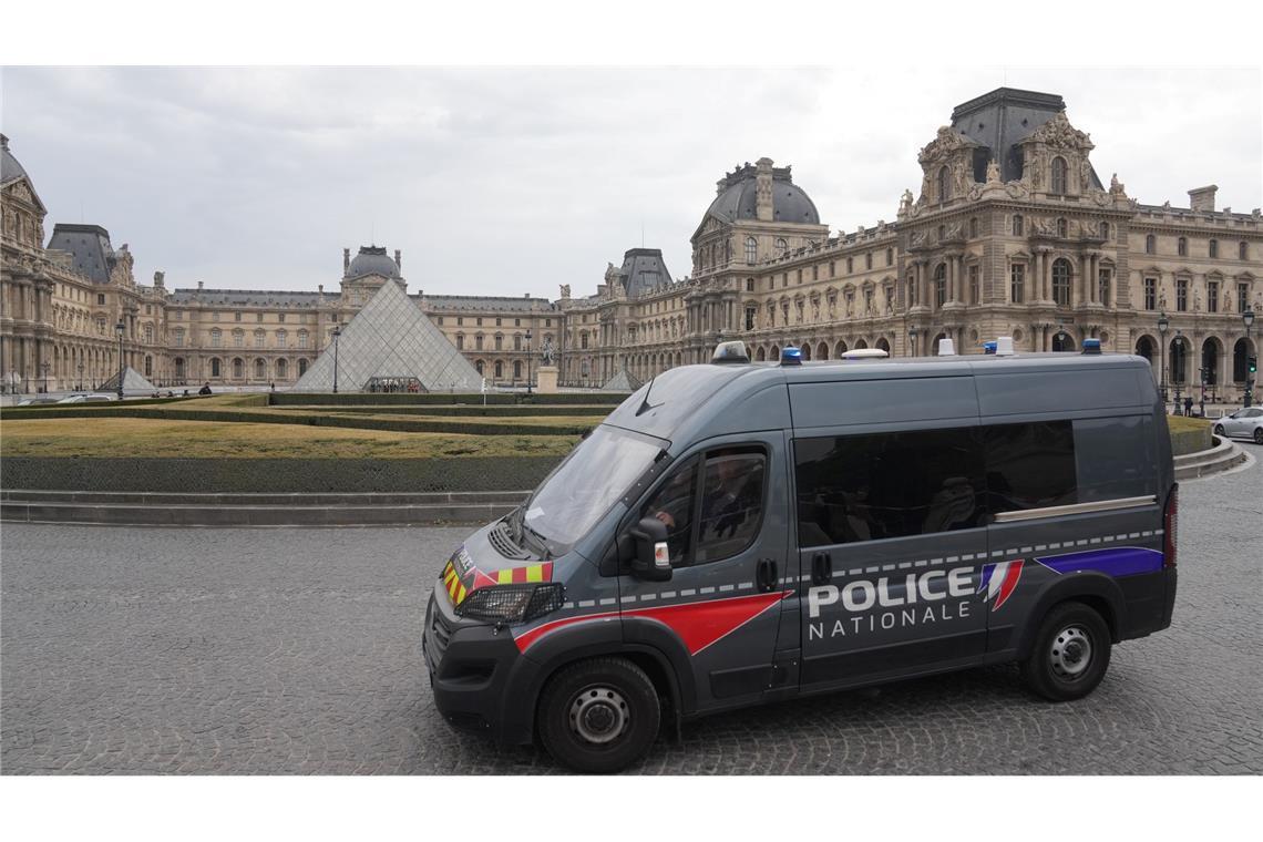 Louvre bleibt nach Einbruch doch für Besucher geschlossen