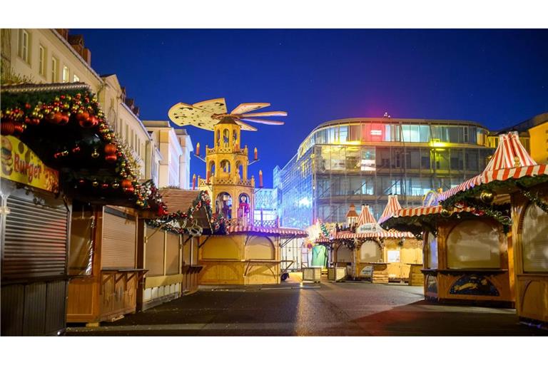 Der Magdeburger Weihnachtsmarkt wartete bis zuletzt auf die offizielle Genehmigung - nun kann es übermorgen losgehen. (Archivbild)