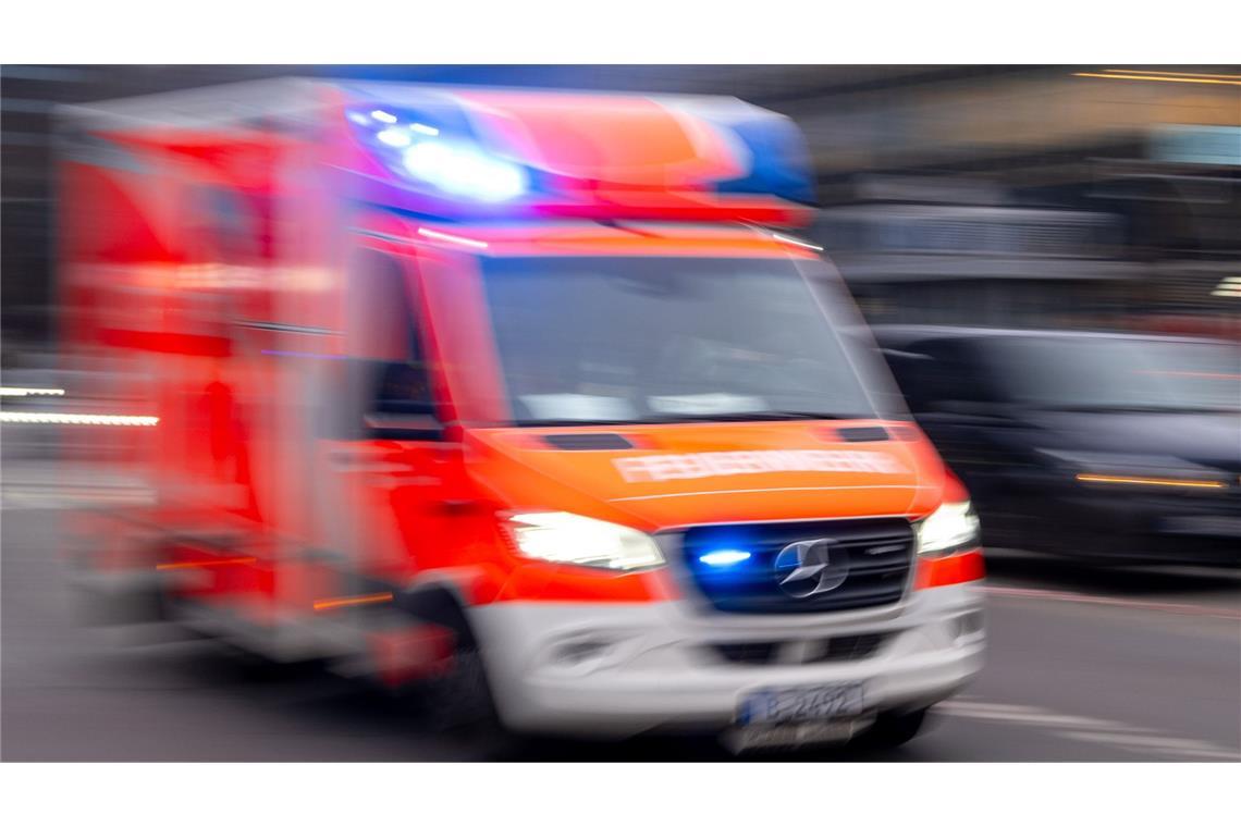 21 Jahre alter Motorradfahrer überrollt und tödlich verletzt Der Mann erlag am Sonntagnachmittag noch am Unfallort seinen Verletzungen. (Symbolbild)