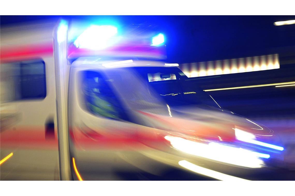 Fußgänger auf Parkplatz angefahren – 28-Jähriger erliegt Verletzungen Der Mann erlag seinen Verletzungen. (Symbolbild)