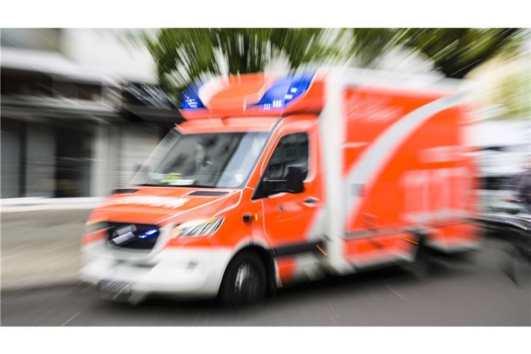 Der Mann kam mit schweren Verletzungen in ein Krankenhaus. (Symbolbild)
