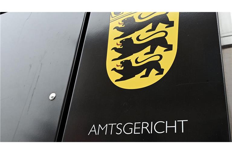 Der Mann legt ein Geständnis ab.