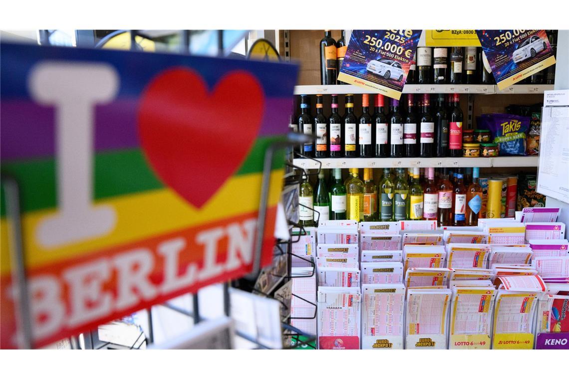 Gewinner von 120 Millionen Euro meldet sich nach zwei Wochen Der Mann legte seinen Lottoschein persönlich vor (Symbolbild).
