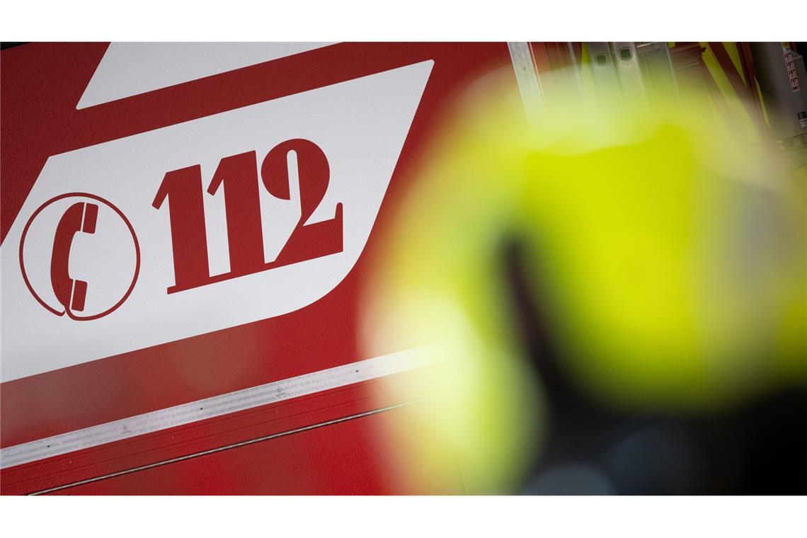 Nach Brand in Wohnhaus – Mann stirbt im Krankenhaus Der Mann überlebte das Feuer nicht (Symbolbild).