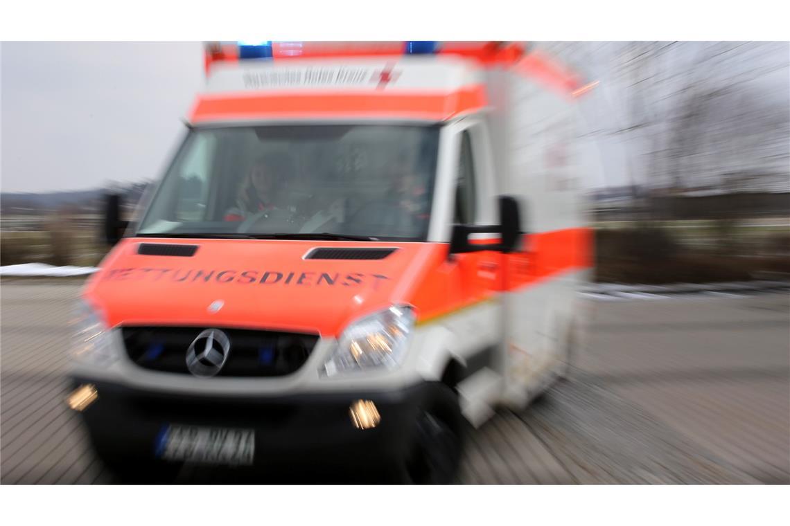 E-Scooter-Fahrer bei Zusammenstoß lebensgefährlich verletzt Der Mann wurde lebensgefährlich verletzt und in ein Krankenhaus gebracht. (Symbolbild)