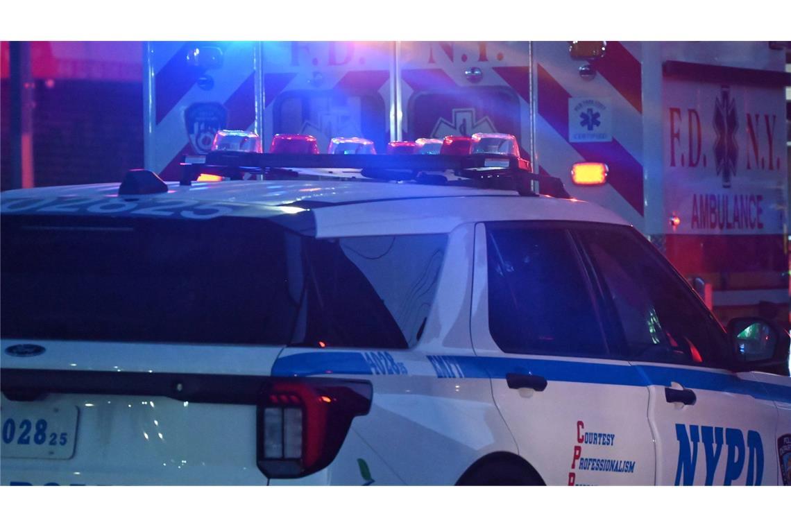 Minivan fährt in deutsches Ehepaar – Frau tot, Mann schwer verletzt Der Mann wurde mit einer Schädelfraktur in ein Krankenhaus gebracht (Symbolbild).