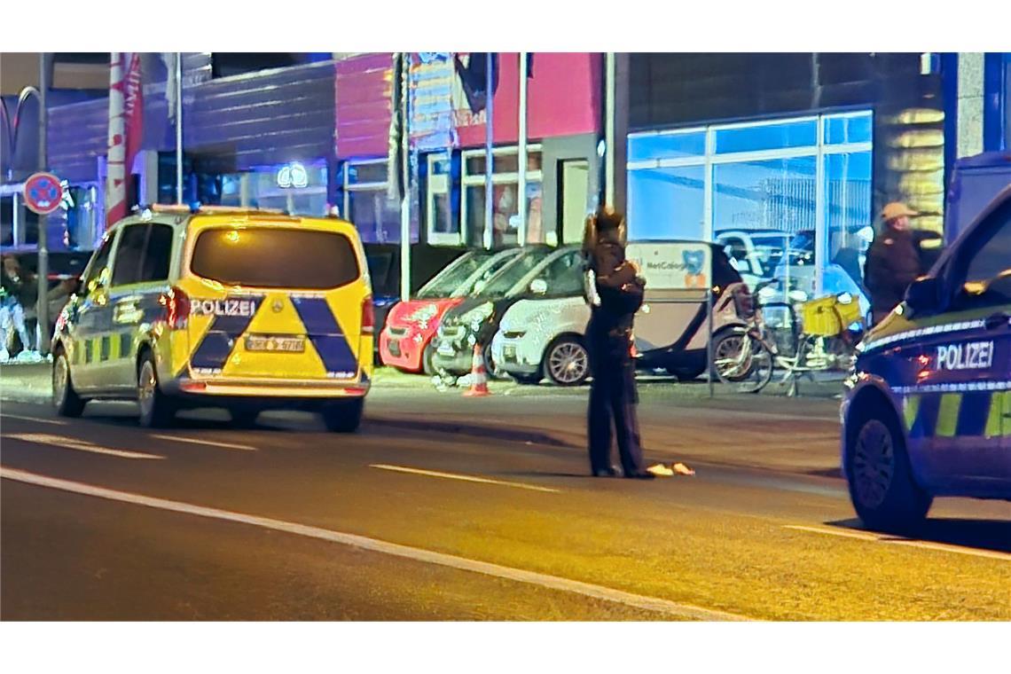 Mann durch Schüsse in Köln schwer verletzt - Täter flüchtig Der Mann wurde schwer verletzt.
