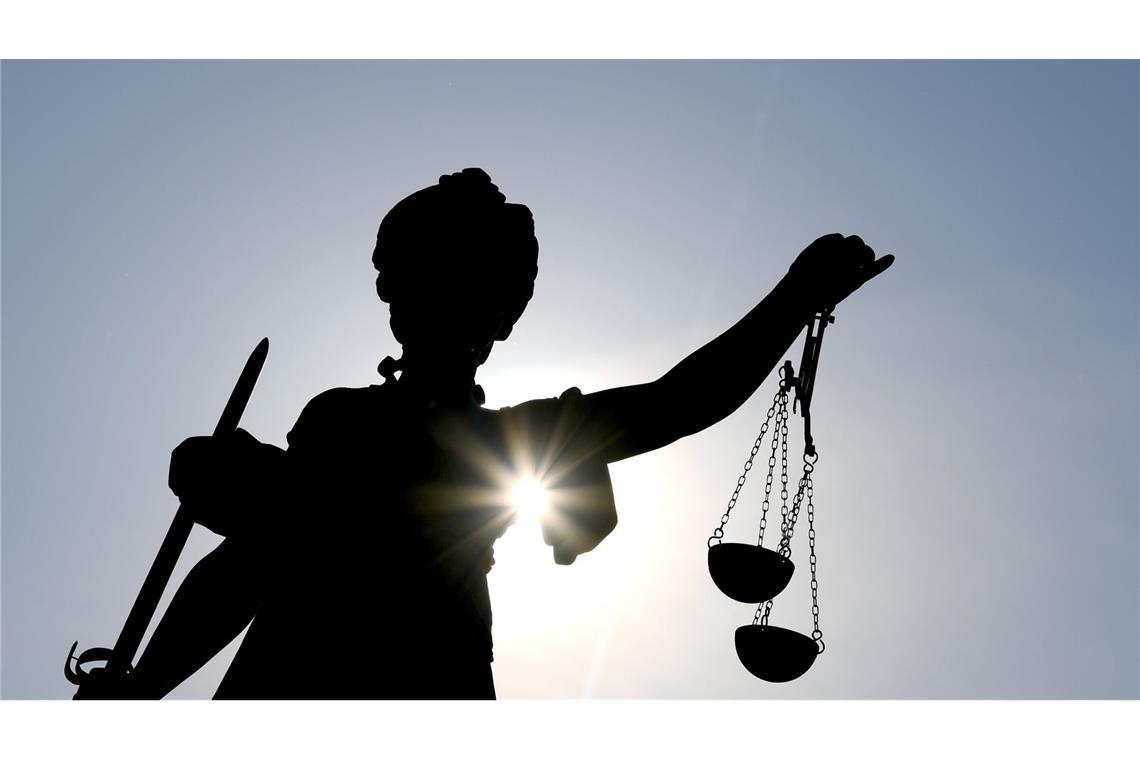 15 Jahre Haft in Prozess um tödliche Schleuserfahrt Der Mann wurde zu einer Haftstrafe von 15 Jahren verurteilt. (Symbolbild)