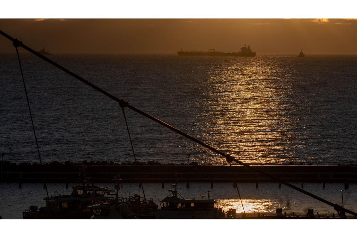 Havariekommando beendet Einsatz rund um Tanker "Eventin" Der manövrierunfähige Tanker "Eventin" liegt nun vor Sassnitz