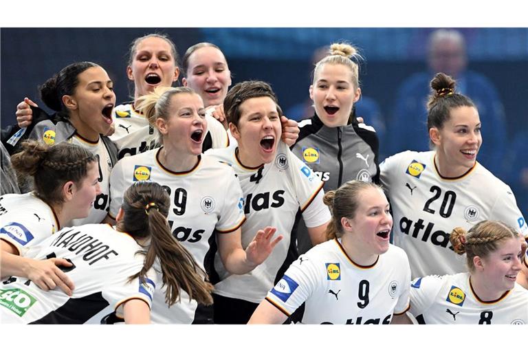 Der Medaillen-Traum lebt: Das DHB-Team steht im Viertelfinale.