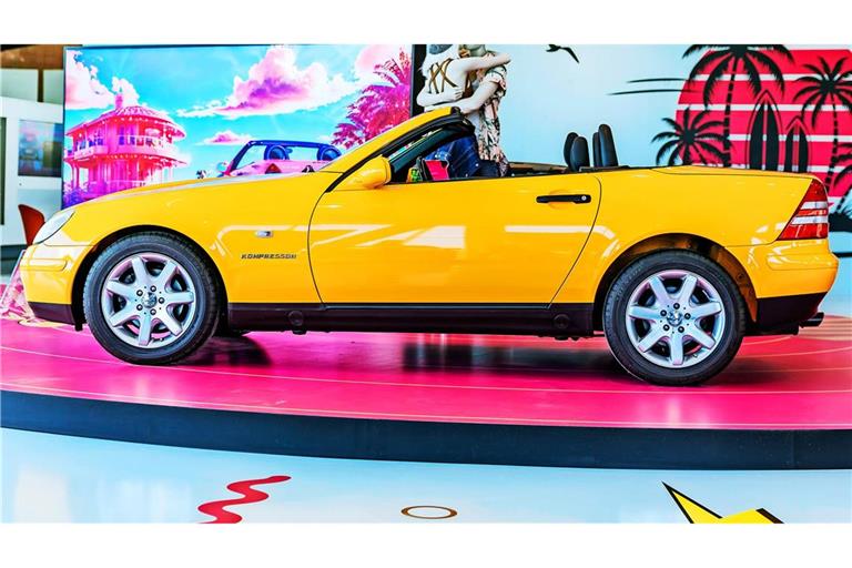 Der Mercedes-Benz SLK steht auch   für knallige  Farben.