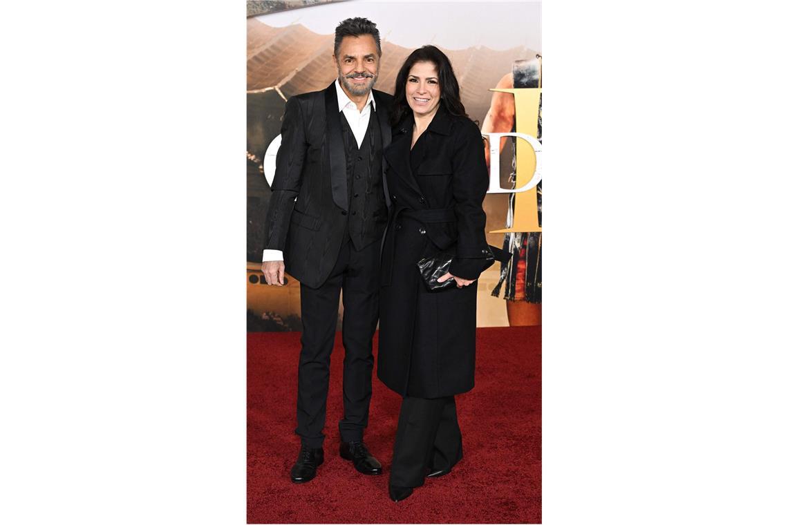 Paul Mescal, Denzel Washington & Co. auf dem roten Teppich Der mexikanische Schauspieler Eugenio Derbez (l.) und seine Frau, die mexikanische Schauspielerin Alessandra Rosaldo, bei der Premiere von „Gladiator II“ in Los Angeles.
