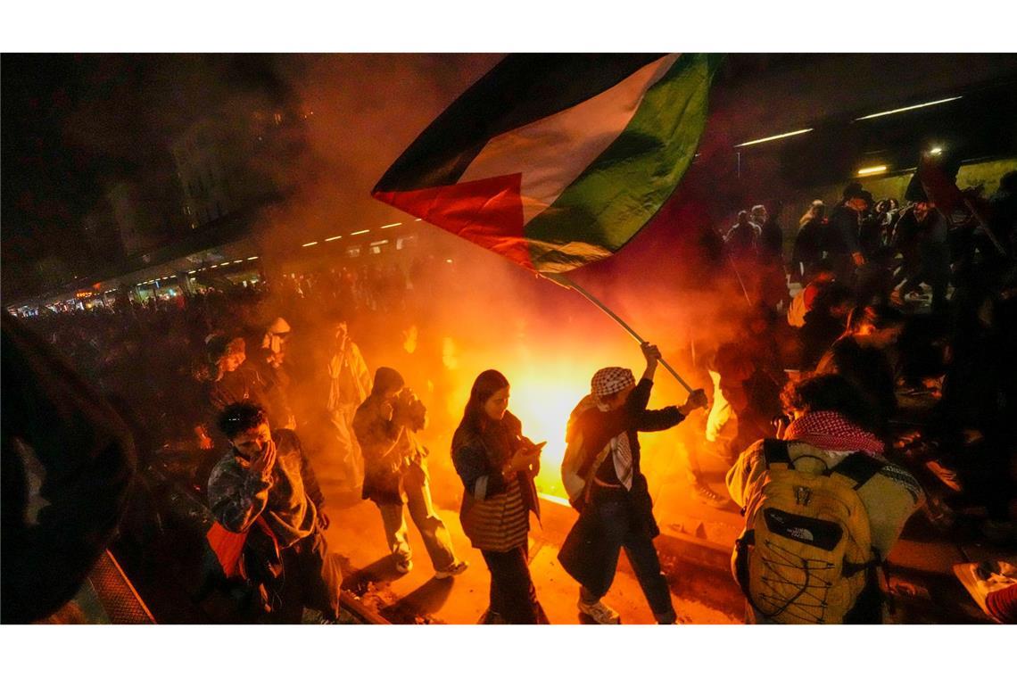 Kein Durchkommen: Israel stoppt Gaza-Hilfsflotte Der Militäreinsatz gegen die Flotte löste Proteste aus.
