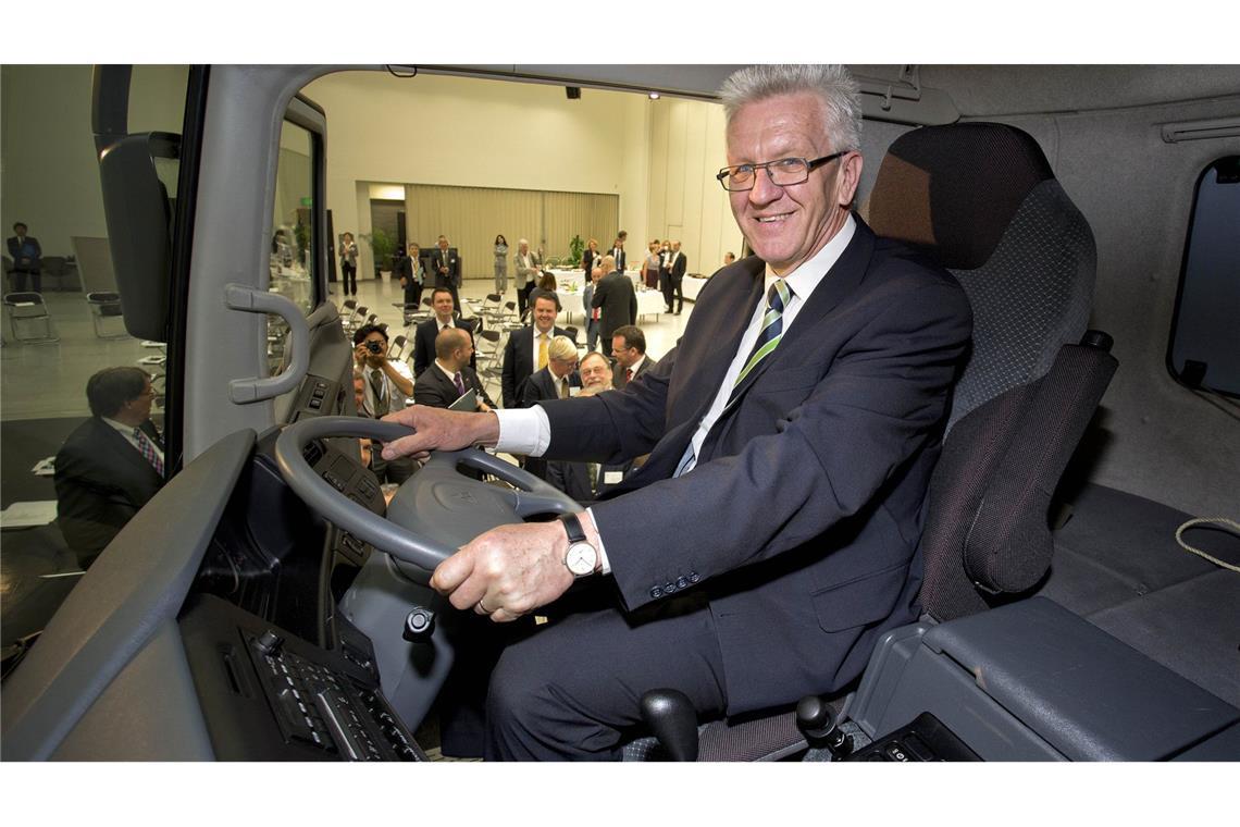 Der Ministerpräsident steuert das Land, ein Auto hingegen eher selten.