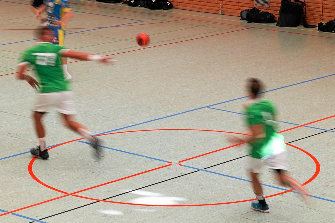 Der Mittelkreis wird zur Anwurfzone. Das sorgt dafür, dass die Geschwindigkeit im Handball noch höher wird. Foto: Alexander Becher