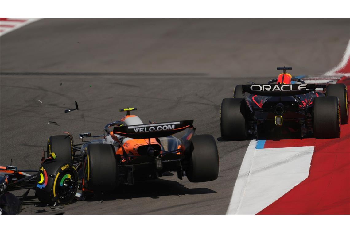 Verstappen gibt McLaren-Duo Lehrstunde Der Moment, der das McLaren-Duo noch länger beschäftigen wird.