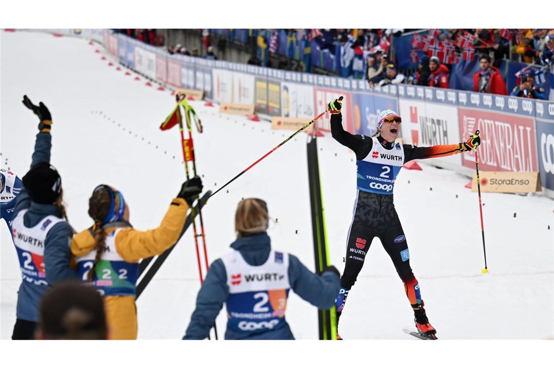 Tränen nach dem "Krimi": Langläuferinnen feiern WM-Bronze Der Moment, in dem Bronze feststeht.