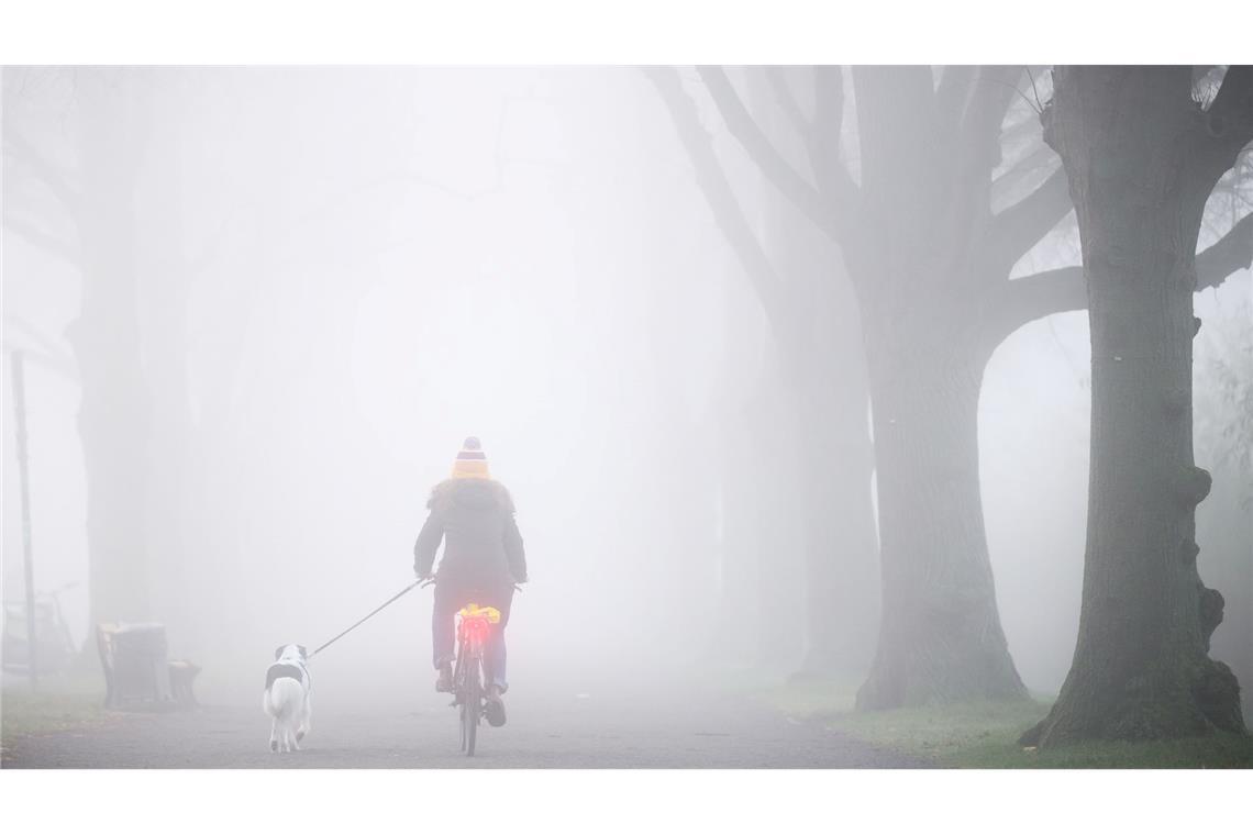 Der Montag startet oftmals bewölkt oder neblig trüb - aber vielerorts ist in den nächsten Tagen Besserung in Sicht.