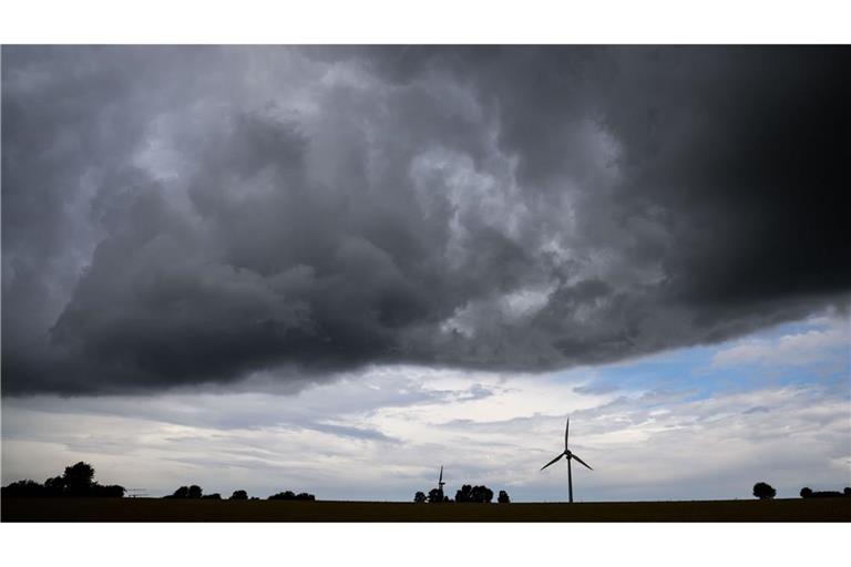 Der Montag wird ungemütlich in weiten Teilen Deutschlands.