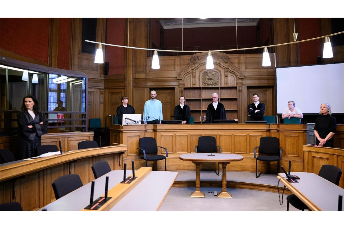 "Sie hatten keine Chance" - Frau und Töchter getötet Der Mordprozess gegen eine 37-Jährigen beginnt nach dem grausamen Tod der Partnerin und gemeinsamen Töchtern.