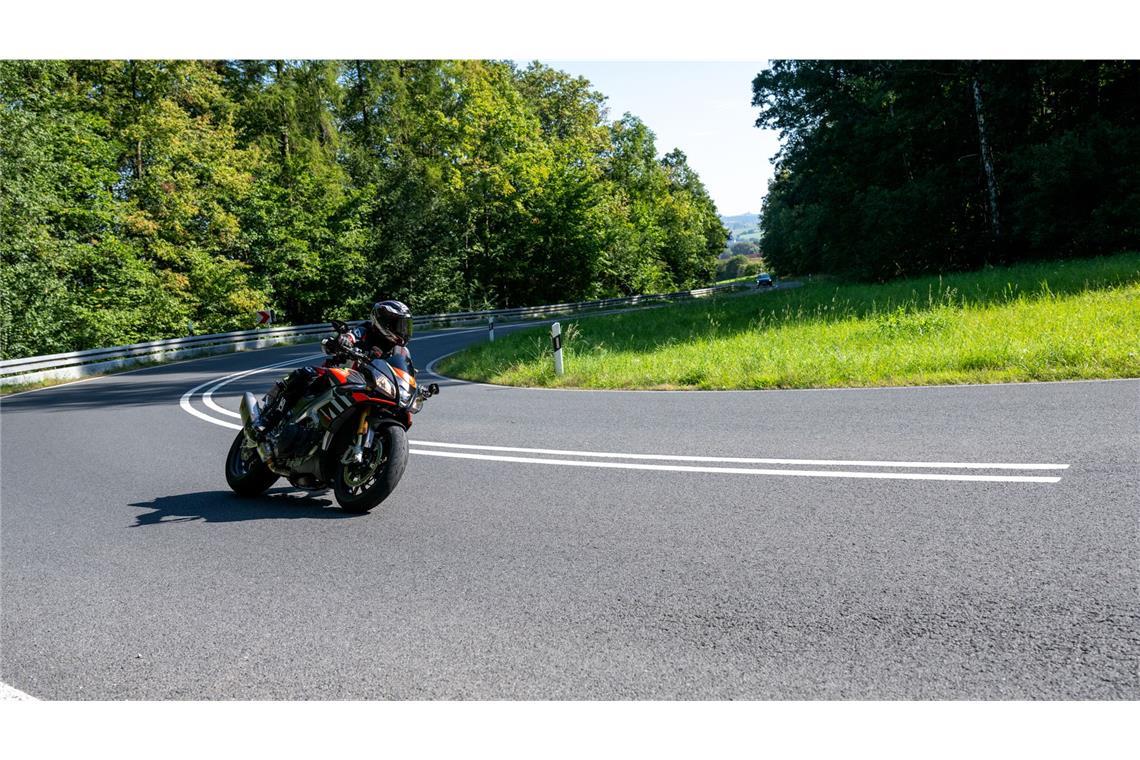 Von Motorrad überfahren: Mann schwer verletzt