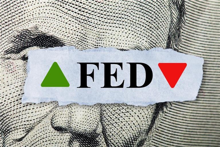 Der nächste FED-Zinsentscheid steht an: Am 17. September 2025 verkündet die US-Notenbank ihre Leitzins-Entscheidung. Uhrzeit, Prognosen und Bedeutung im Überblick.