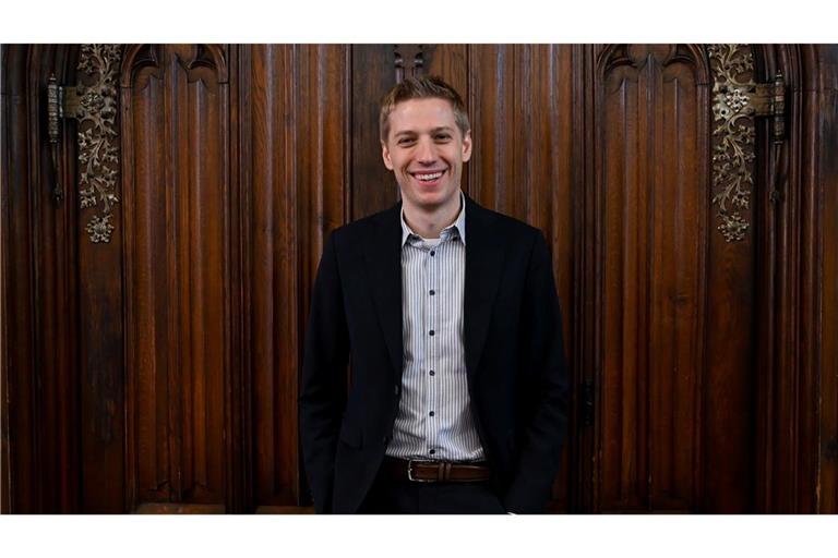 Der neu gewählte Münchner Oberbürgermeister führt die Amtsgeschäfte, weil sein Vorgänger Dieter Reiter krankgeschrieben ist.