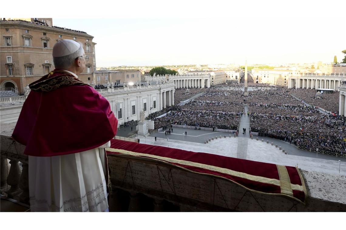 Das sagen Augustinermönche über ihren Mitbruder, den neuen Papst Der neu gewählte Papst Leo XIV., der US-Amerikaner Robert Prevost, steht nach dem Konklave am 8. Mai 2025 auf dem Balkon des Petersdoms im Vatikan.