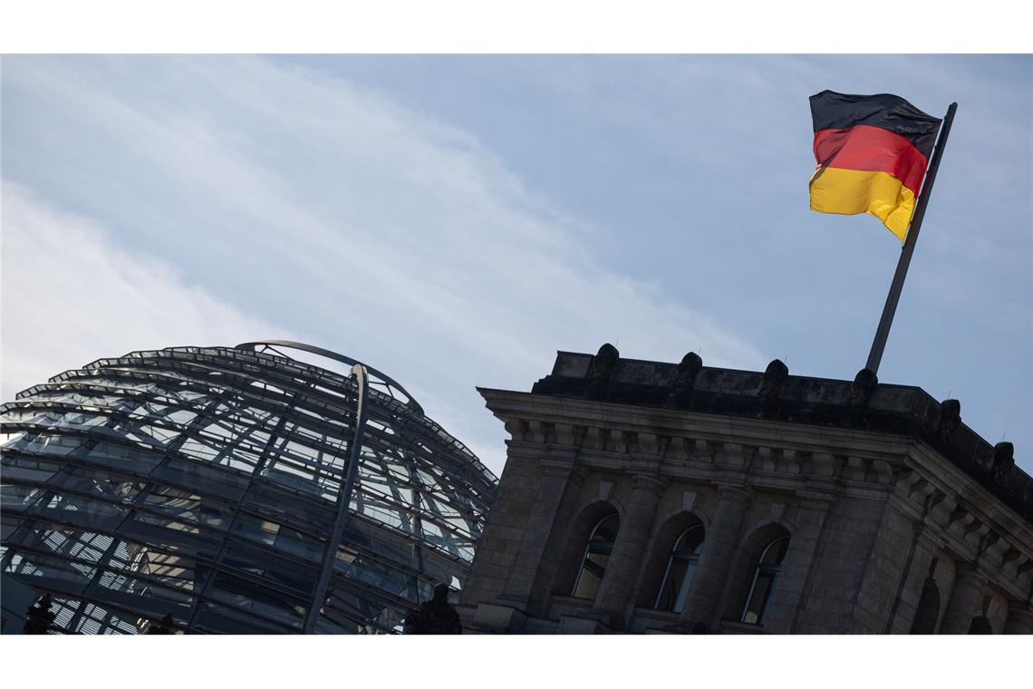 Alter Bundestag kommt zu zwei Sondersitzungen zusammen Der neue Bundestag ist schon gewählt. Der alte kommt aber für umstrittene Beschlüsse zur Schuldenbremse noch einmal zusammen.