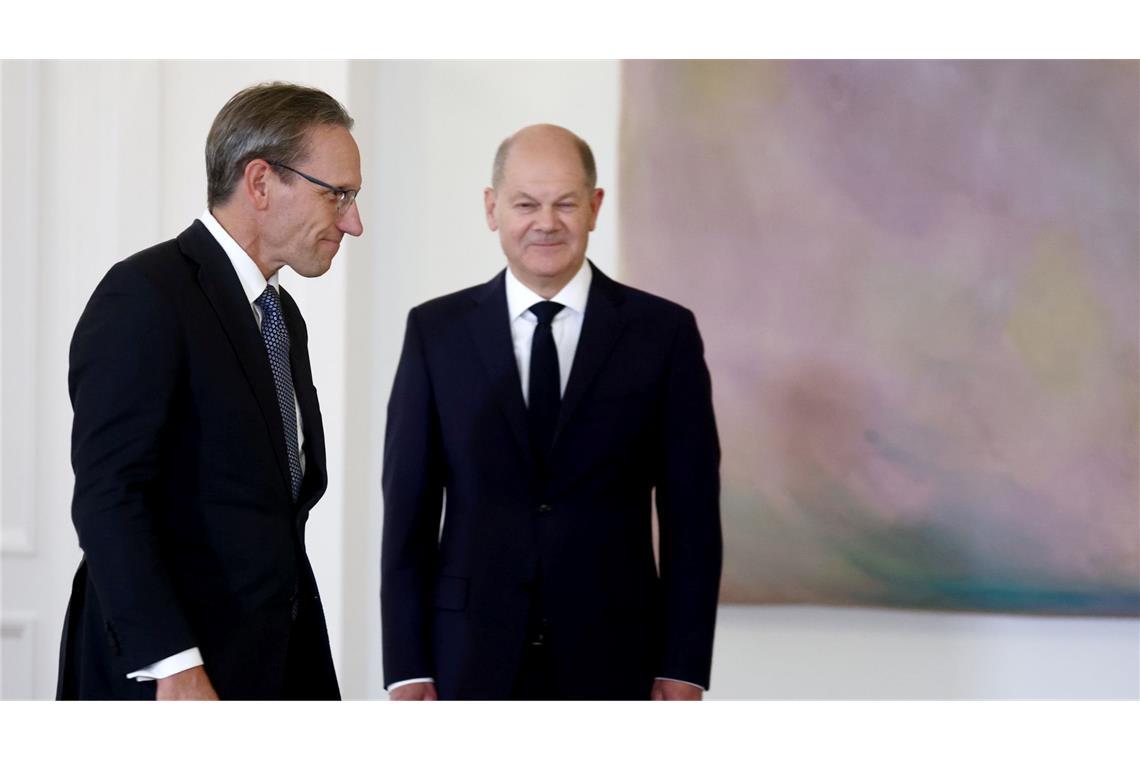 Zwei Doppel-Minister und ein Neuer Der Neue in der Regierung ist ein sehr enger Vertrauter des Bundeskanzlers.