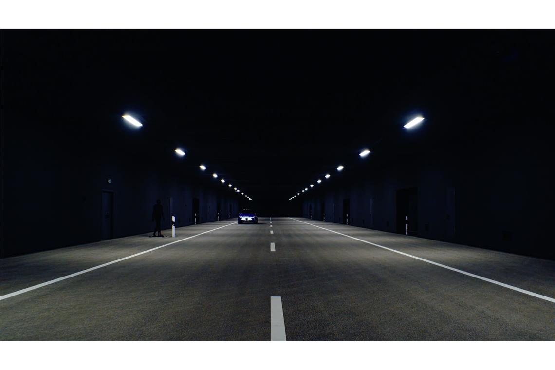 Wie Immendingen zum Herzstück der Mercedes-Entwicklung wurde Der neue Lichtkanal ist 135 meter lang. In einer Halle steht dort eine Landstraße.