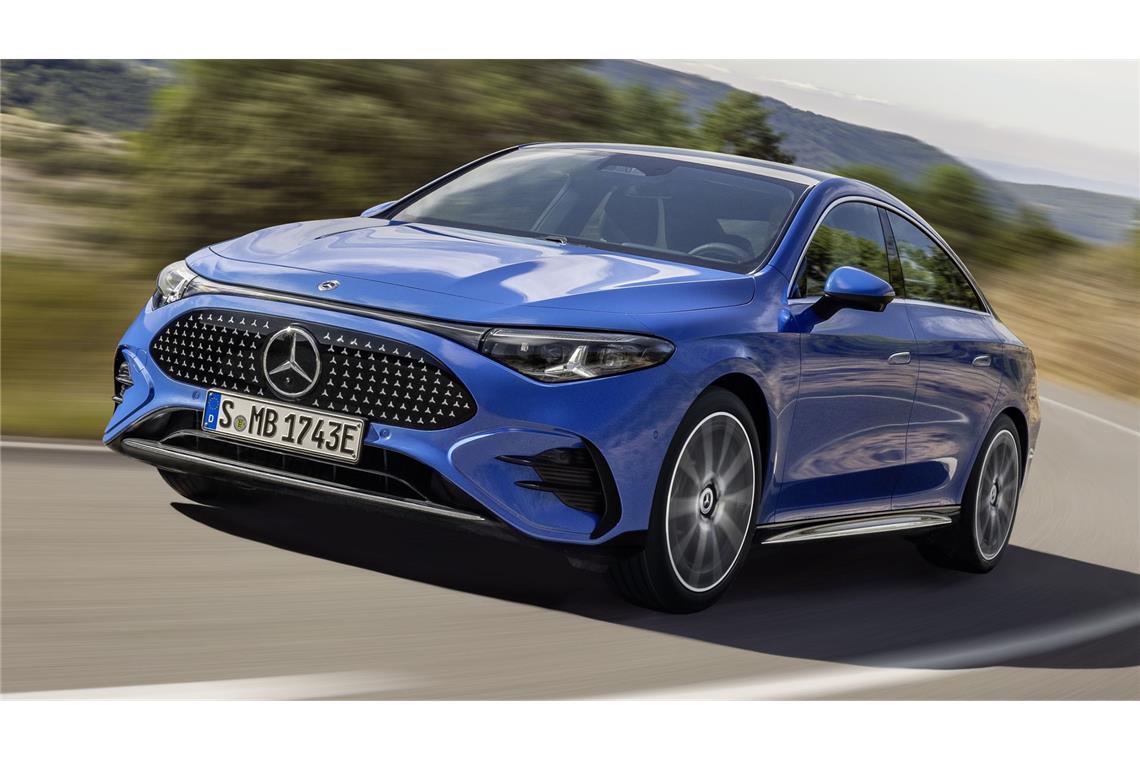 Der CLA – so sieht das Superheldenauto aus, das Mercedes aus der Krise holen soll Der neue Mercedes CLA, hier in der neuen Farbe Klarblau metallic