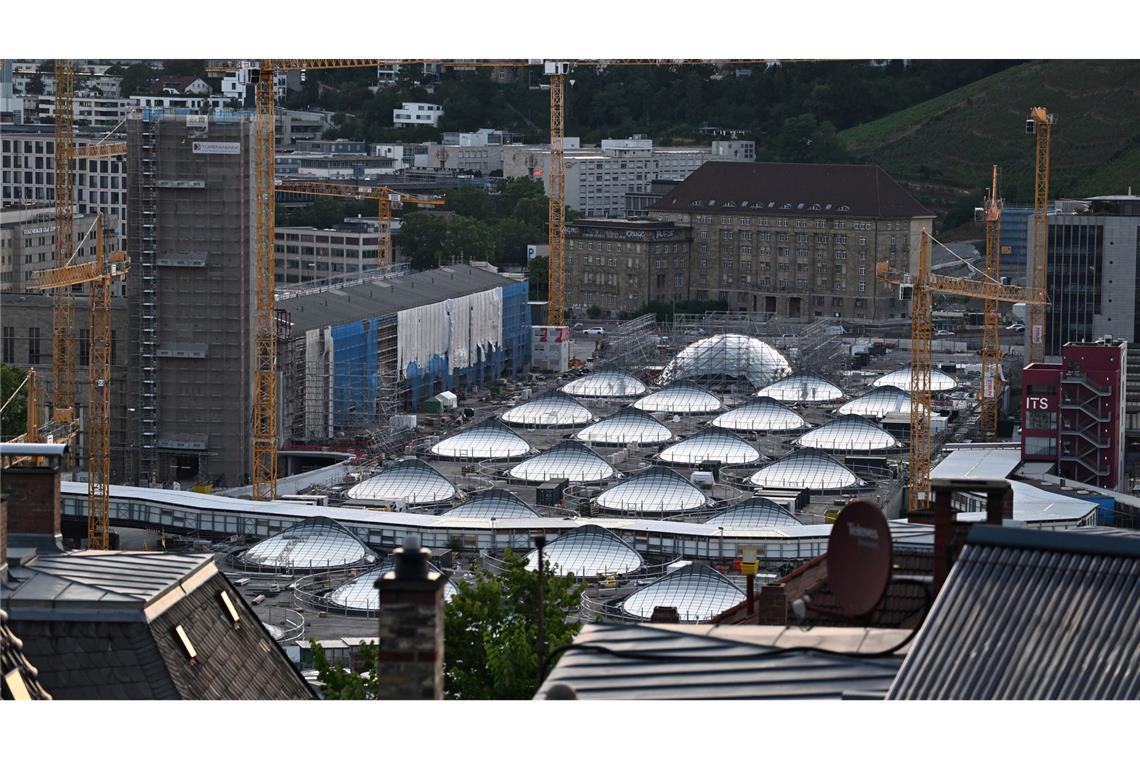 Der neue Tiefbahnhof in der Stuttgarter Innenstadt soll vermutlich Ende 2026 teilweise in Betrieb gehen. (Archivbild)