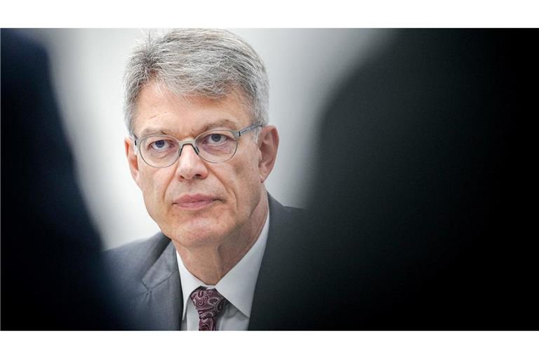 Der neue Verkehrsminister ist mit der Leistung der Deutschen Bahn unzufrieden.