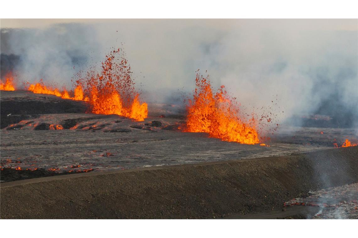 Lavamassen nahe Fischerort - Neuer Vulkanausbruch auf Island Der neue Vulkanausbruch war erwartet worden.