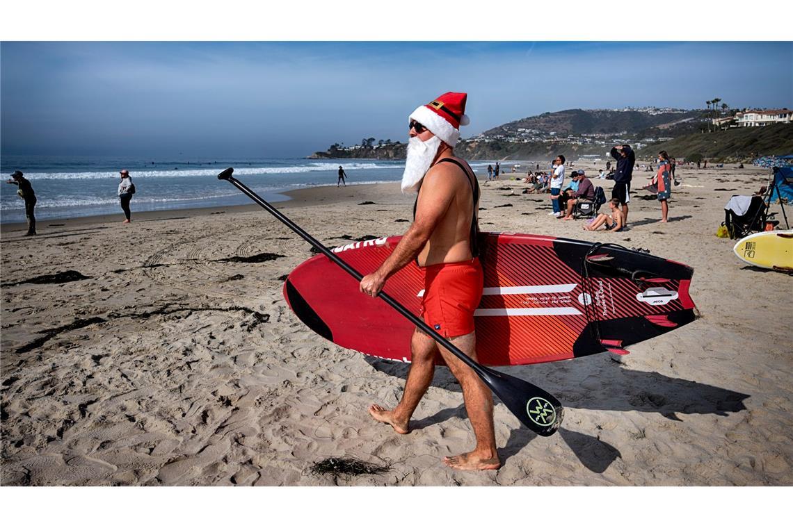 Bilder des Tages Der Nikolaus geht Surfen