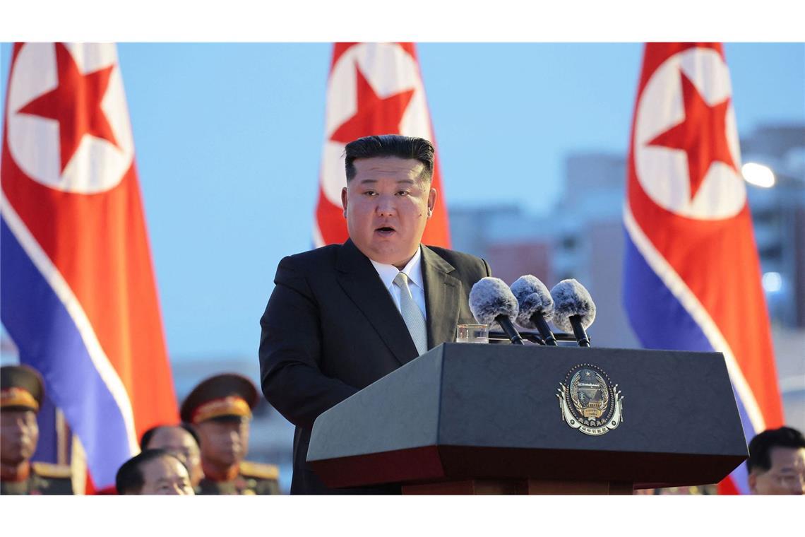 Kim Jong Un verkündet Ausweitung des Atomwaffenprogramms Pjöngjangs Der nordkoreanische Machthaber Kim Jong Un will das Atomwaffenprogramm Pjöngjangs ausweiten.