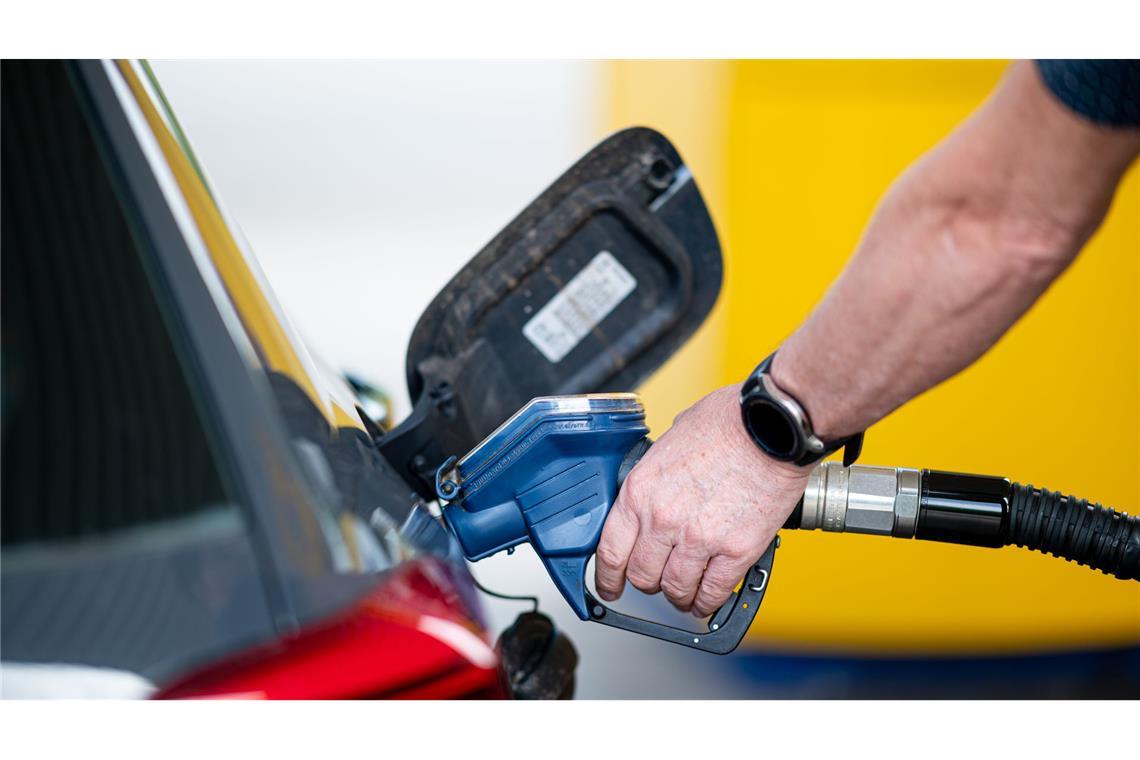 Ölpreis schießt in die Höhe Der Ölpreis steigt, deshalb wird auch es auch an den Zapfsäulen teurer.