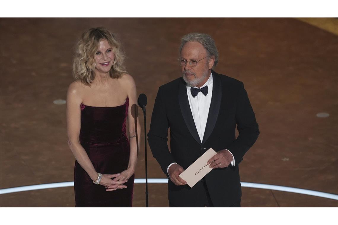 Das haben Sie verpasst, wenn Sie lieber geschlafen haben Der Oscar für den besten Film ging an „Anora“ – präsentiert wurde er von Meg Ryan und Billy Crystal.