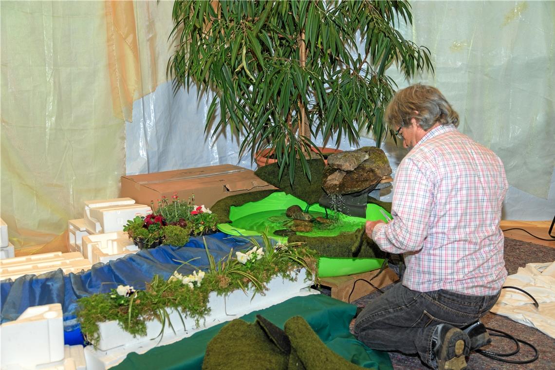 Passion und Ostern als Erlebnisausstellung Der Ostergarten ist nun am Entstehen – Mitglieder des ACK bauen an den Szenerien, die sich später durchwandern lassen. Fotos: Stefan Bossow