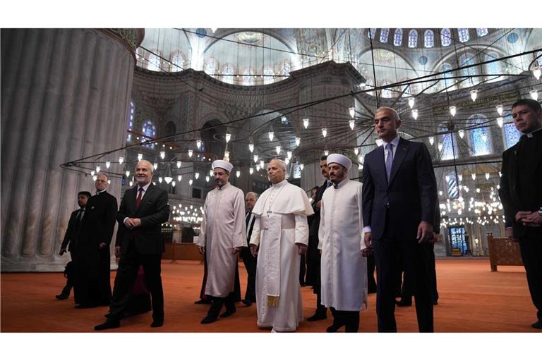 Der Papst besucht die Blaue Moschee in Istanbul - und will damit ein Zeichen für den interreligiösen Dialog setzen.